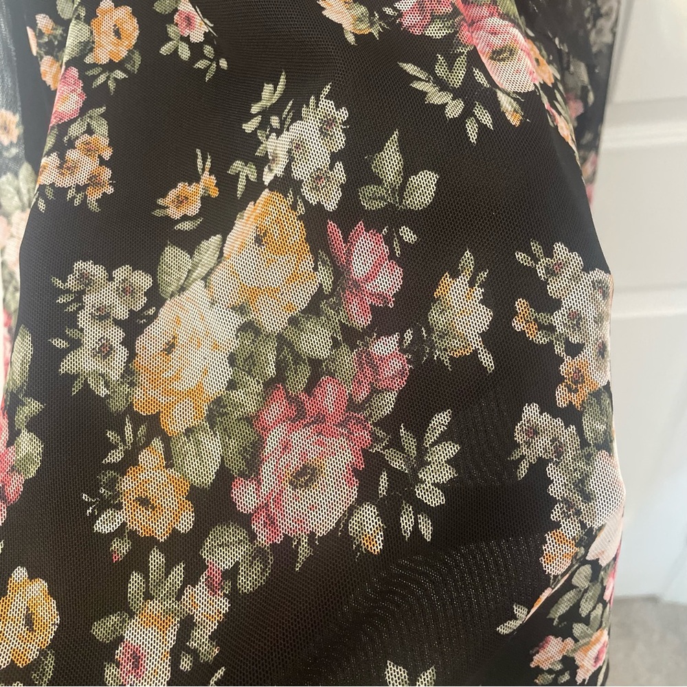 NSR Black Floral Blouse with Mesh Overlay - Picture 6 of 9